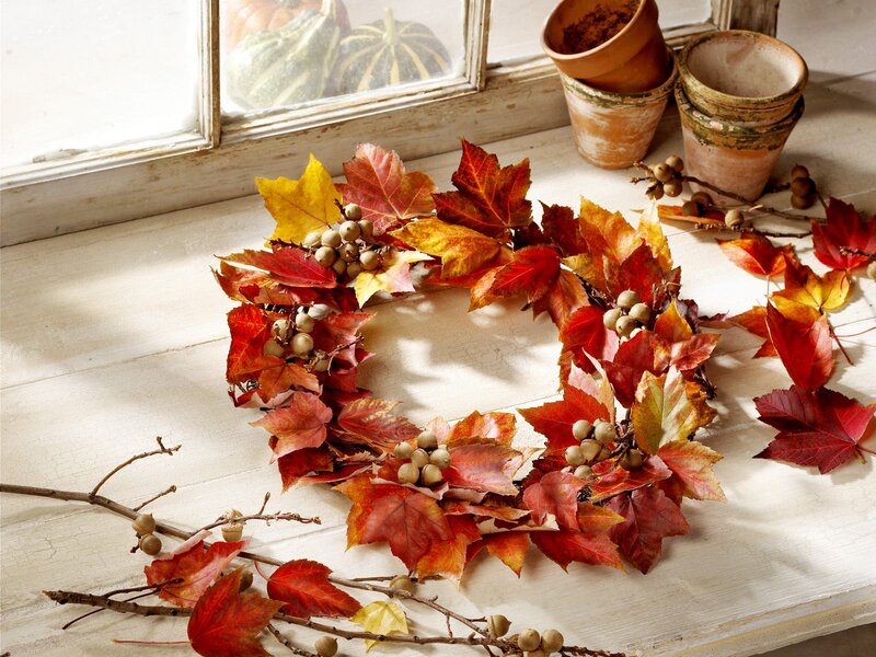 Autumn Leaf Wreath — Red, Calm