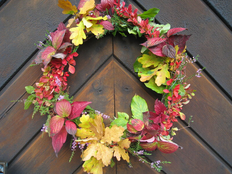 Autumn Leaf Wreath — Red, Festive