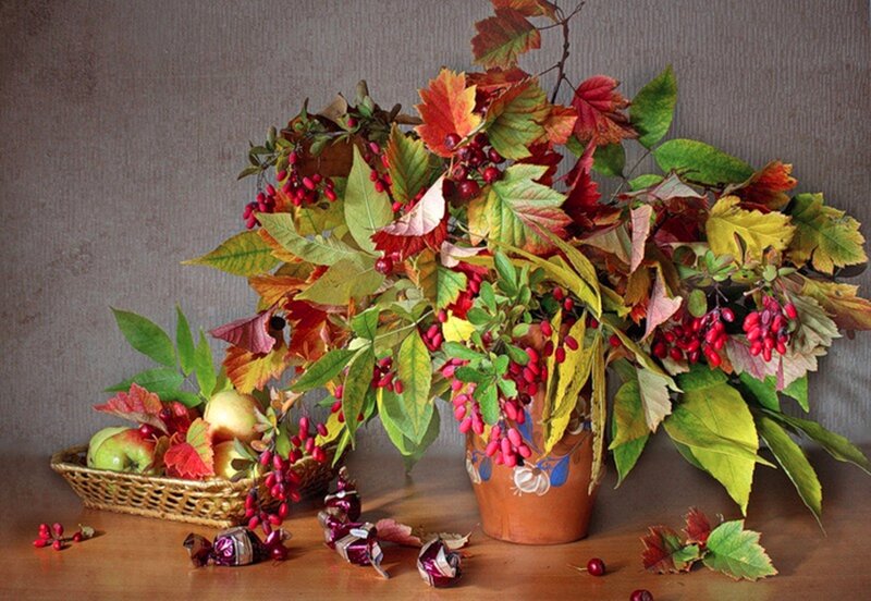 Autumn Leaves and Berries — Brown