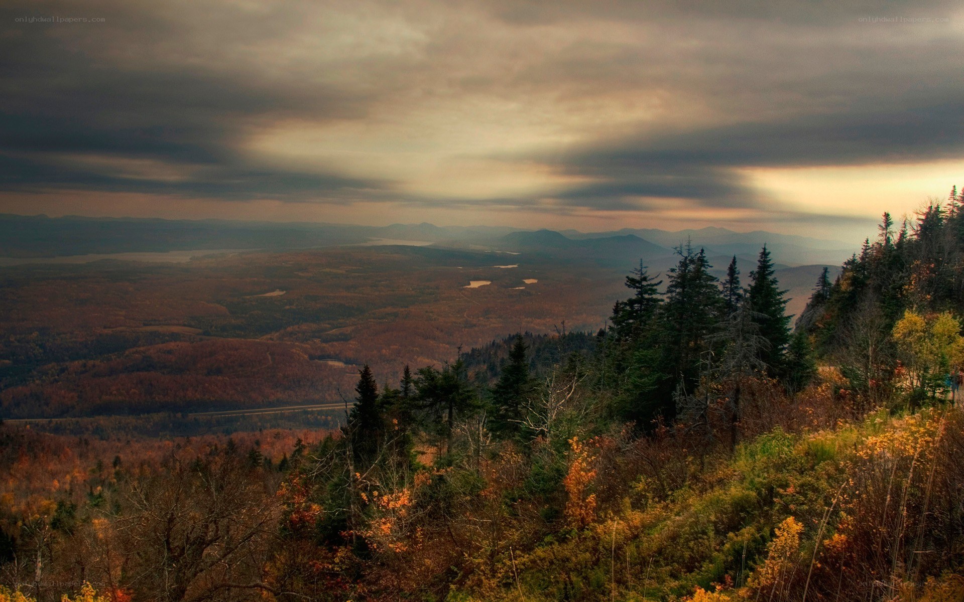 Autumn mountain vista at dusk