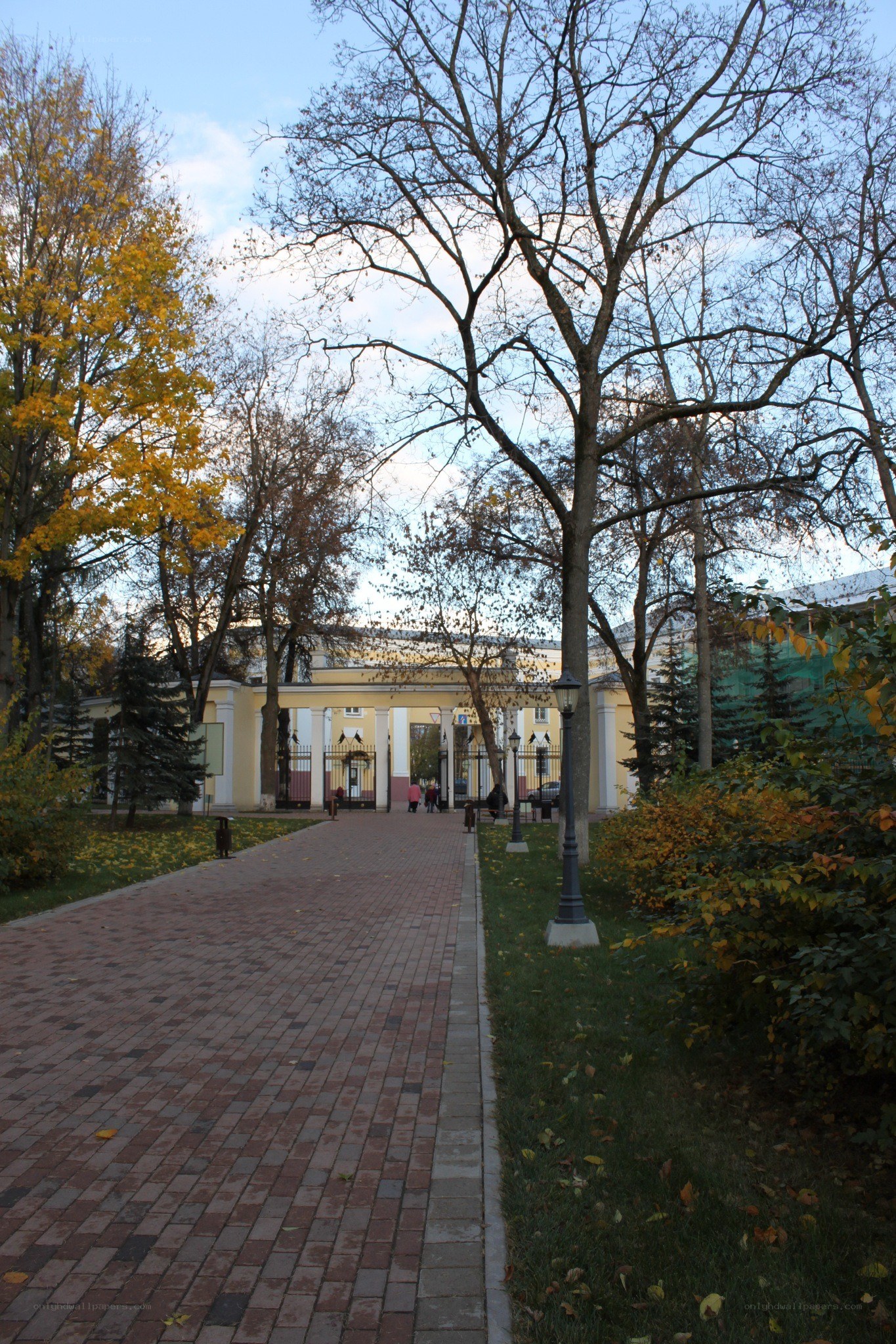 Autumn park pathway