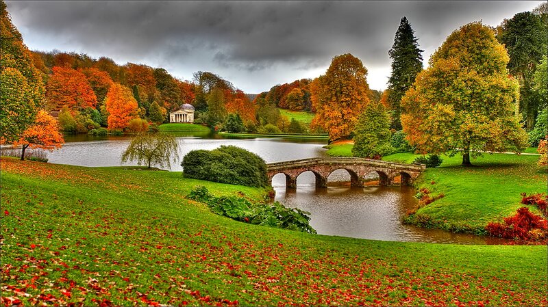 Autumn Park with Lake — Green, Dramatic