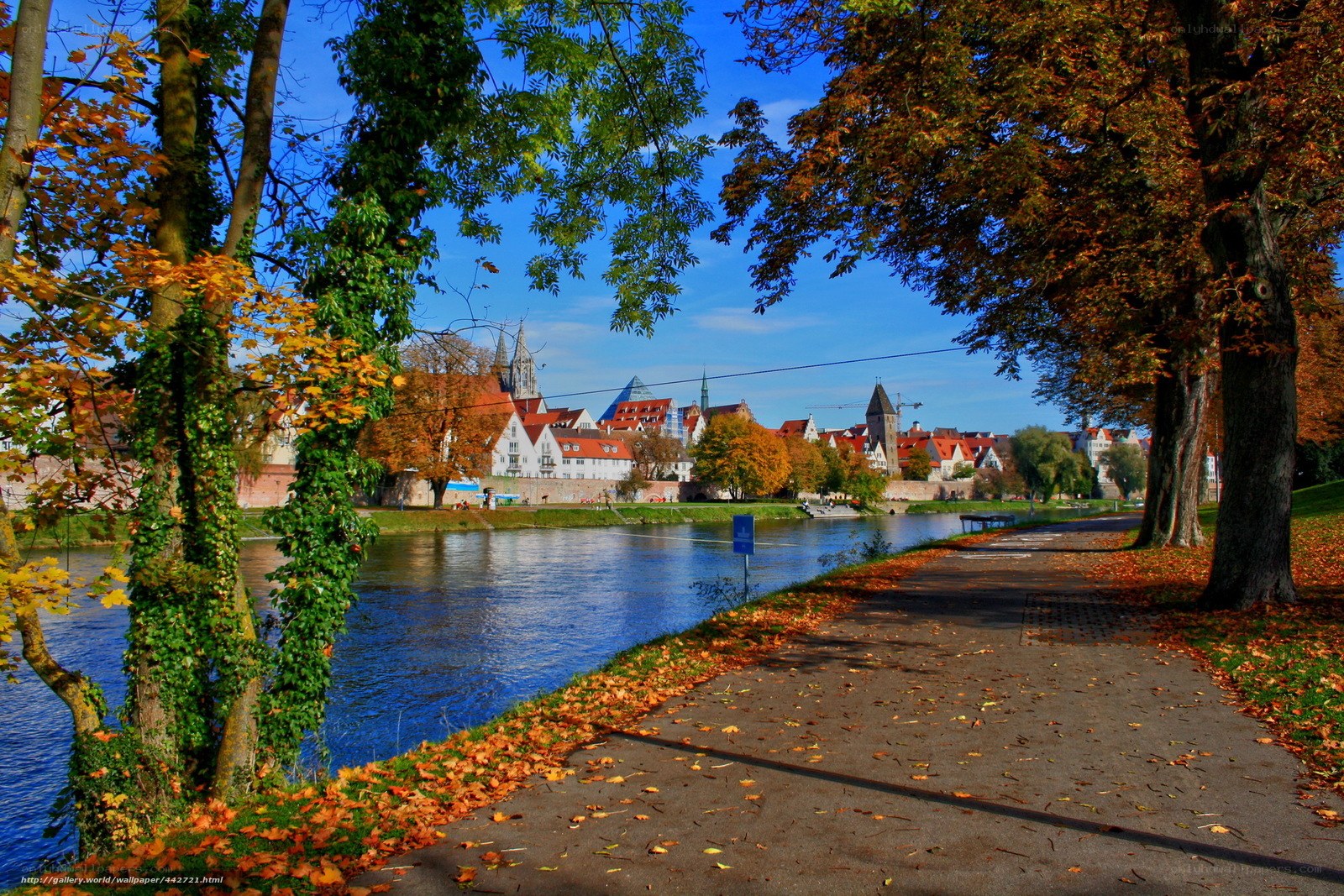 Autumn river path in Nuremberg
