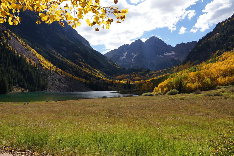 Autumn Valley with Lake — Green