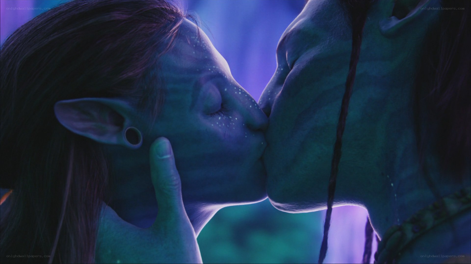 Avatar couple kissing