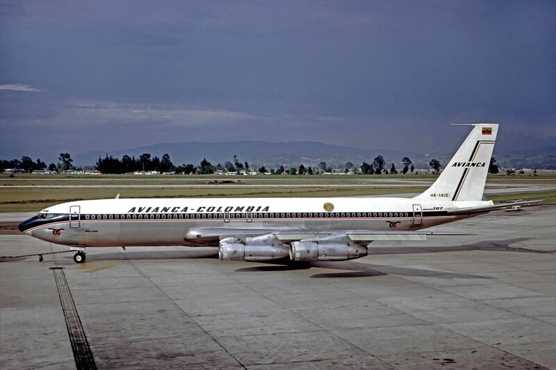 Avianca Boeing 707 on tarmac
