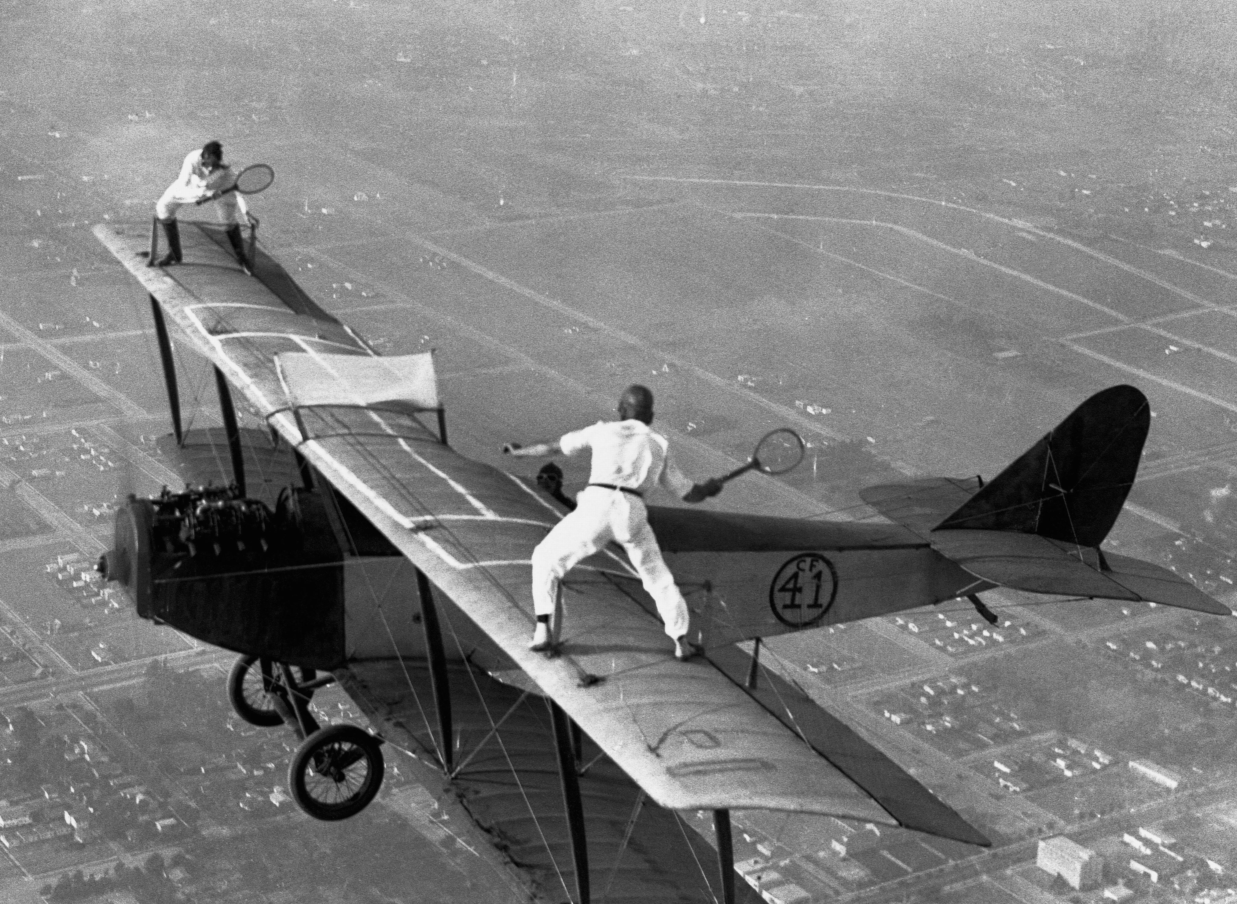 Aviation tennis stunt