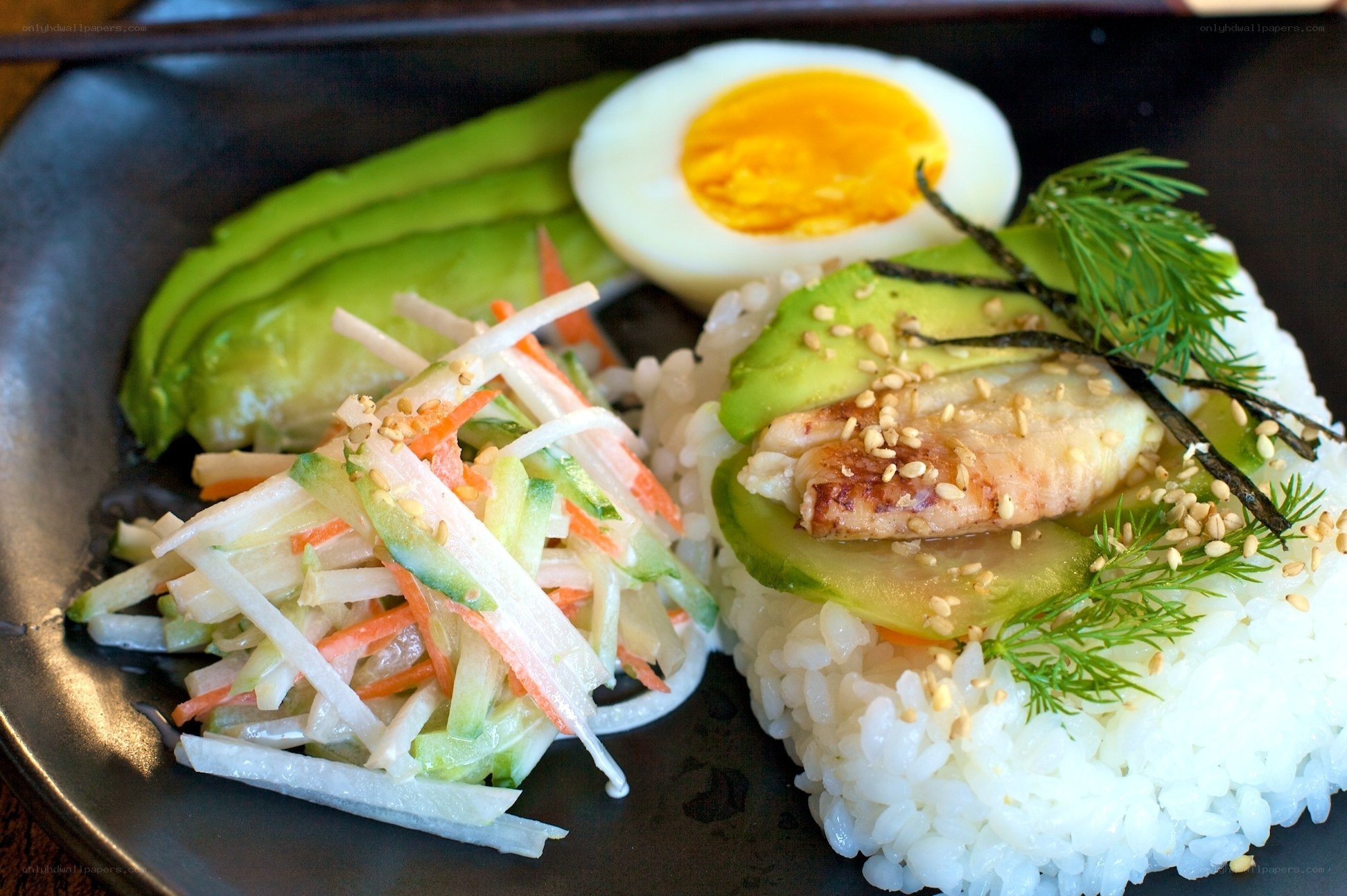 Avocado rice bowl with egg