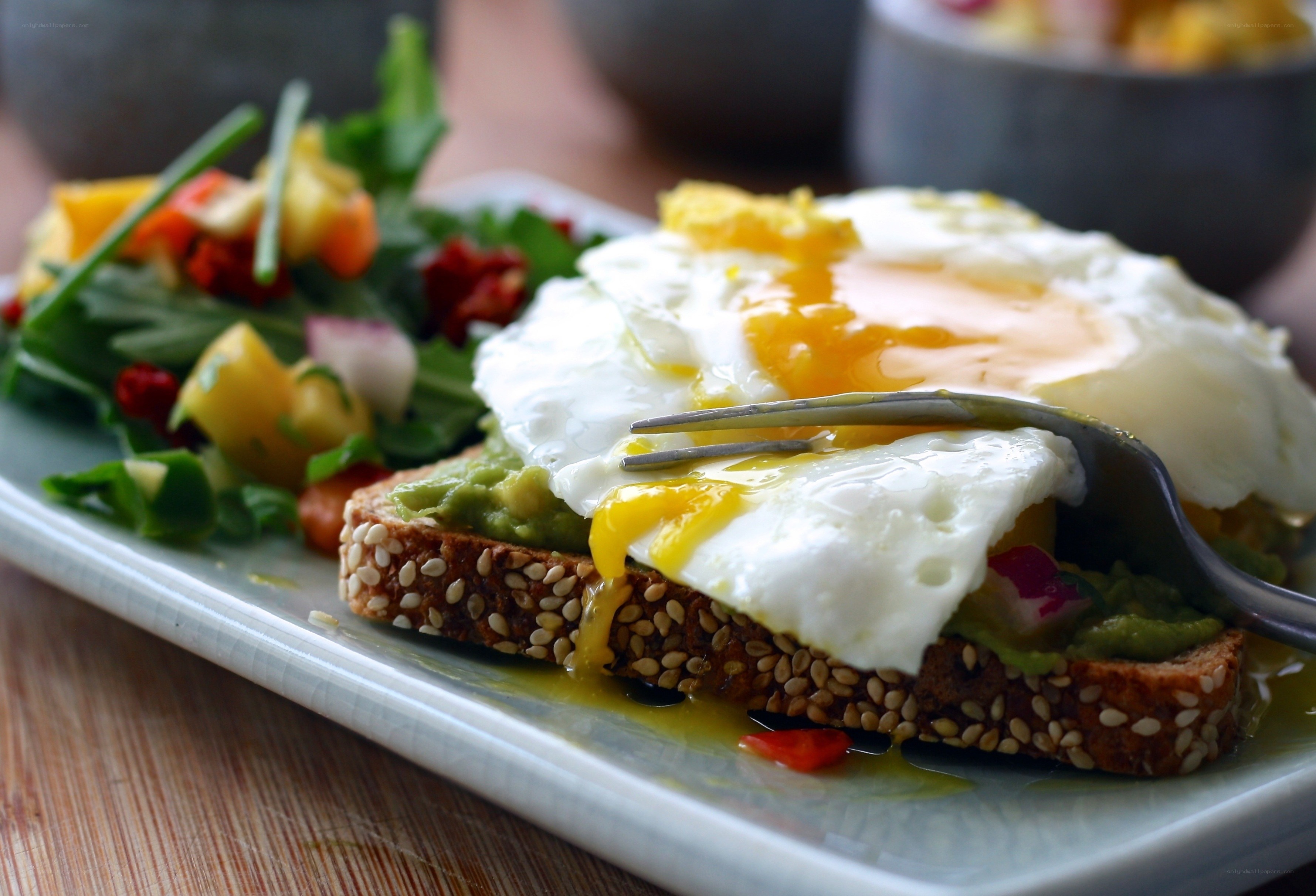avocado toast with fried egg
