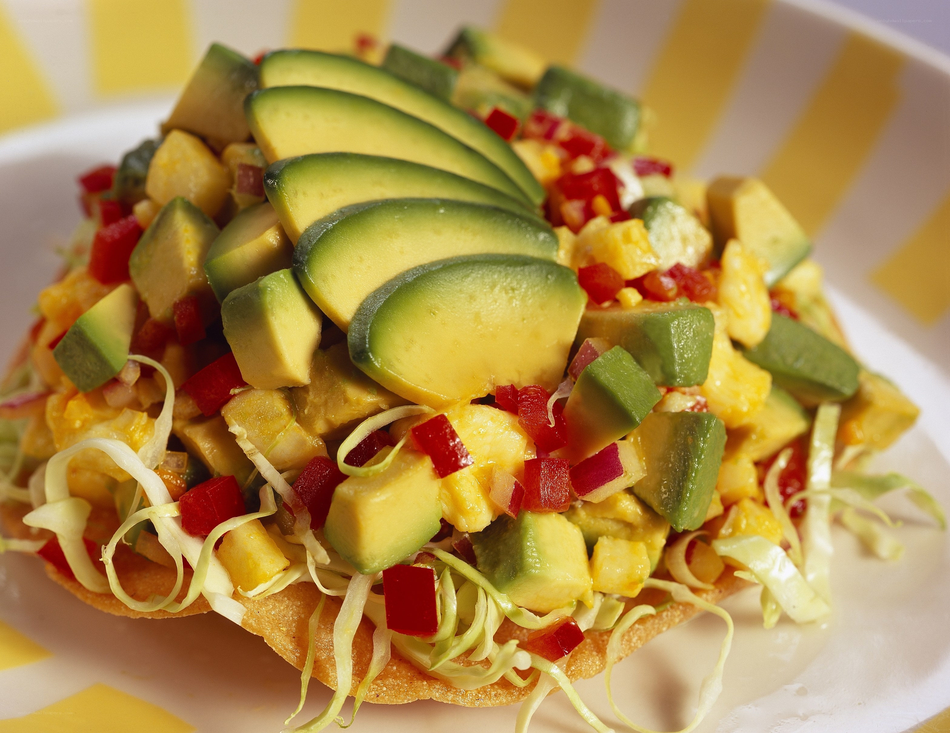 Avocado tostada with toppings