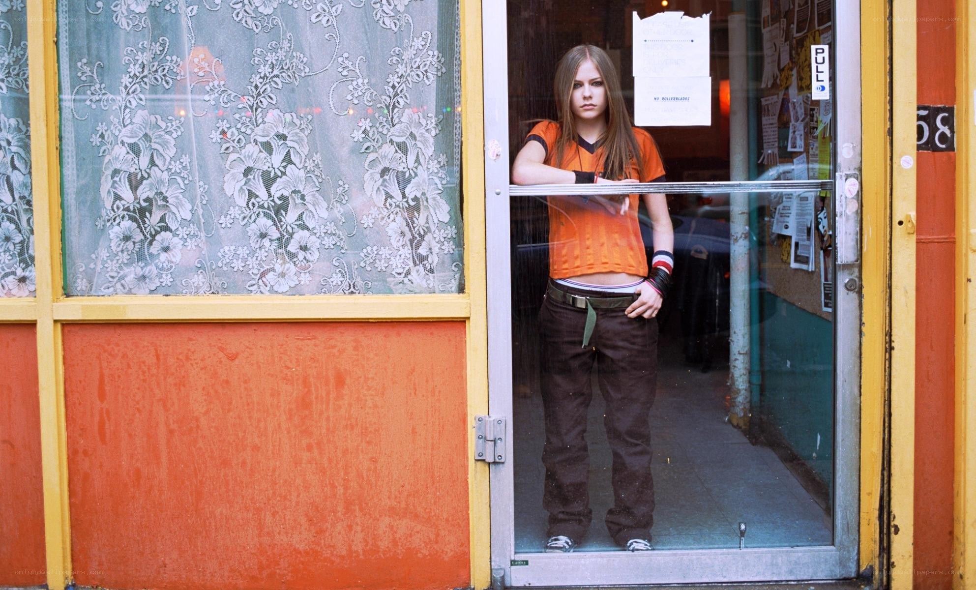 Avril Lavigne at a storefront