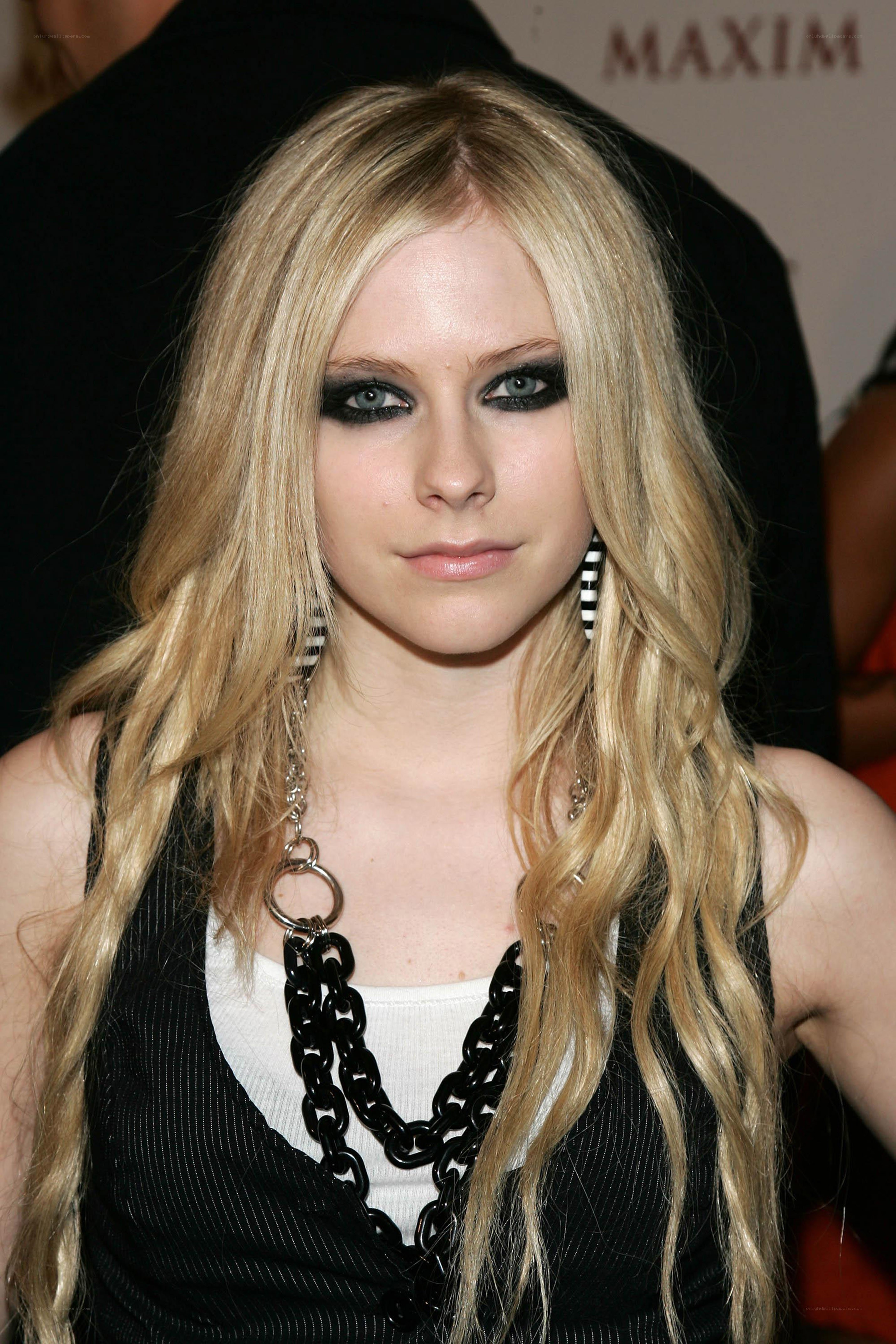 Avril Lavigne at an event