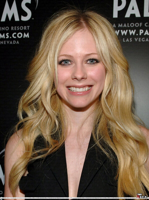 Avril Lavigne at an event