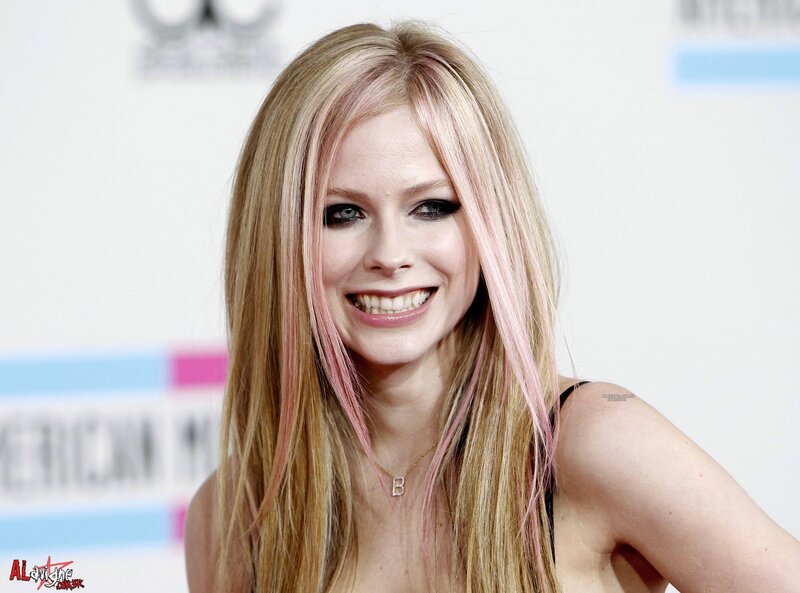 Avril Lavigne at an event