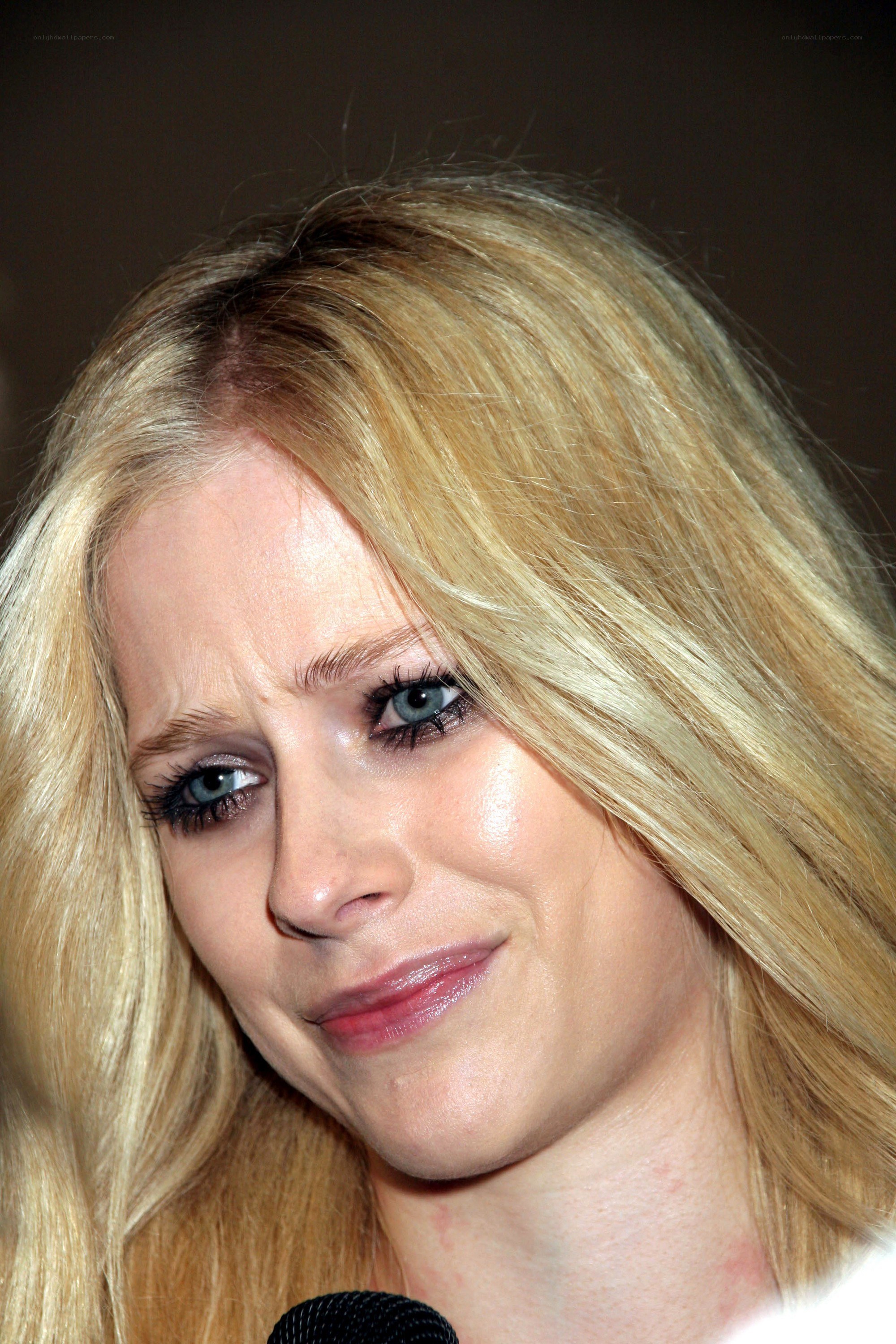 Avril Lavigne at event
