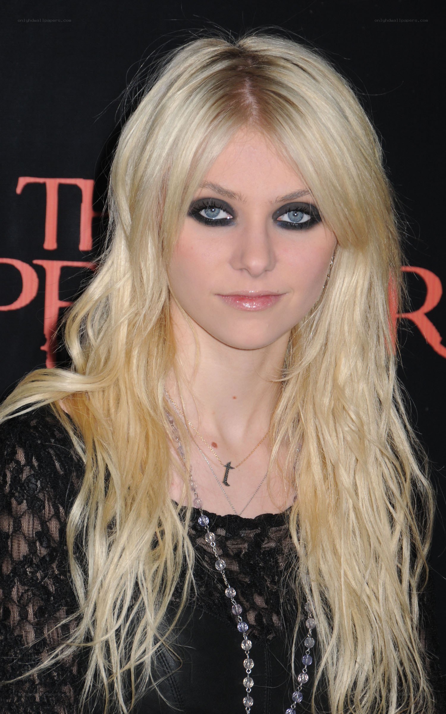 Avril Lavigne at event