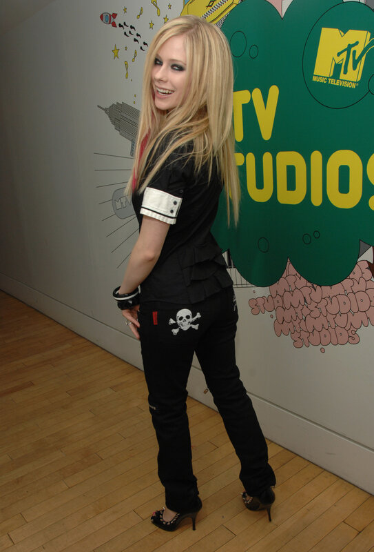 Avril Lavigne at Event — Black