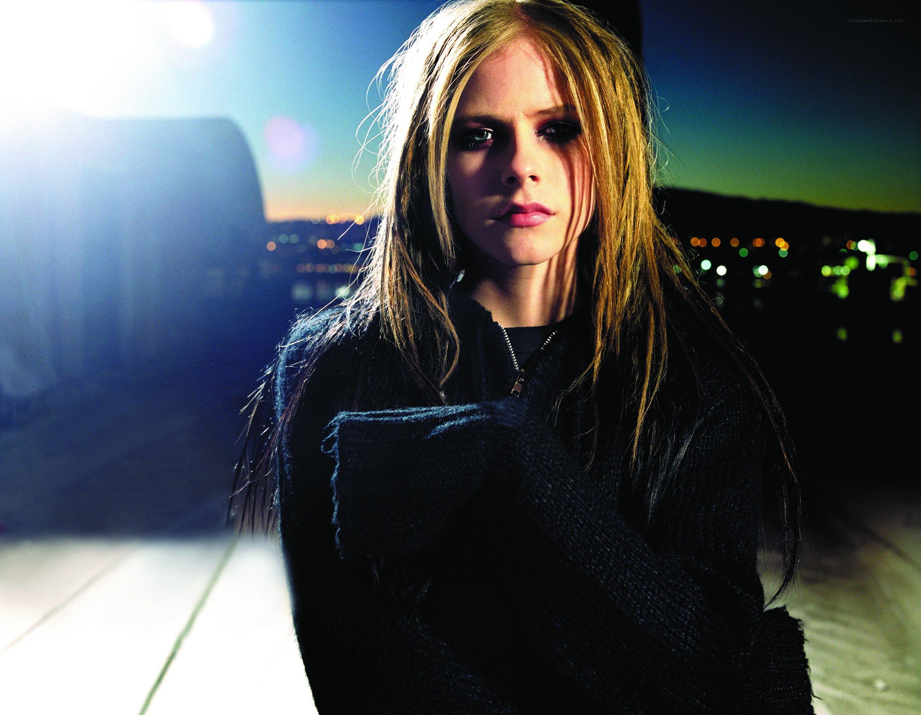 Avril Lavigne at night