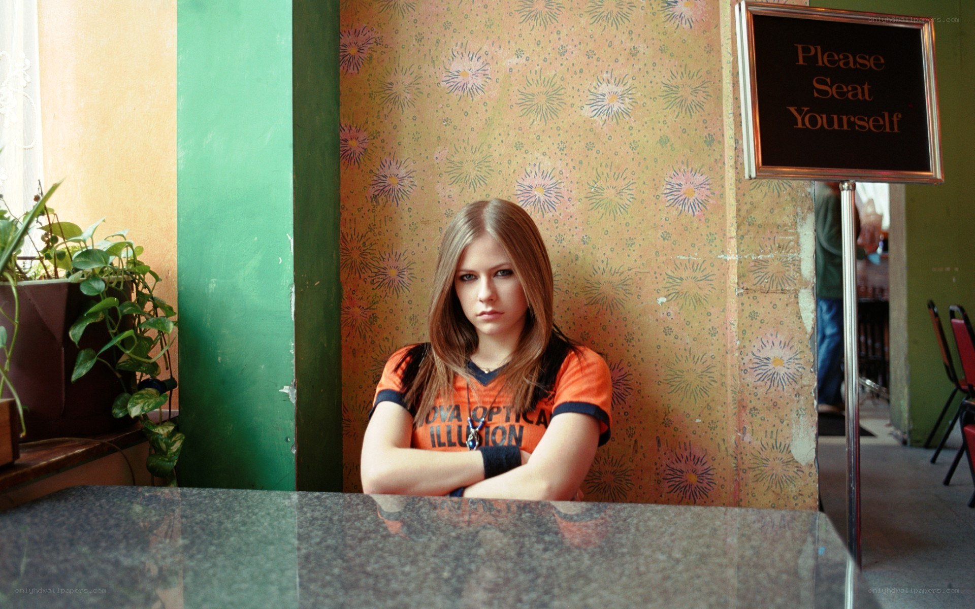 Avril Lavigne in a cafe