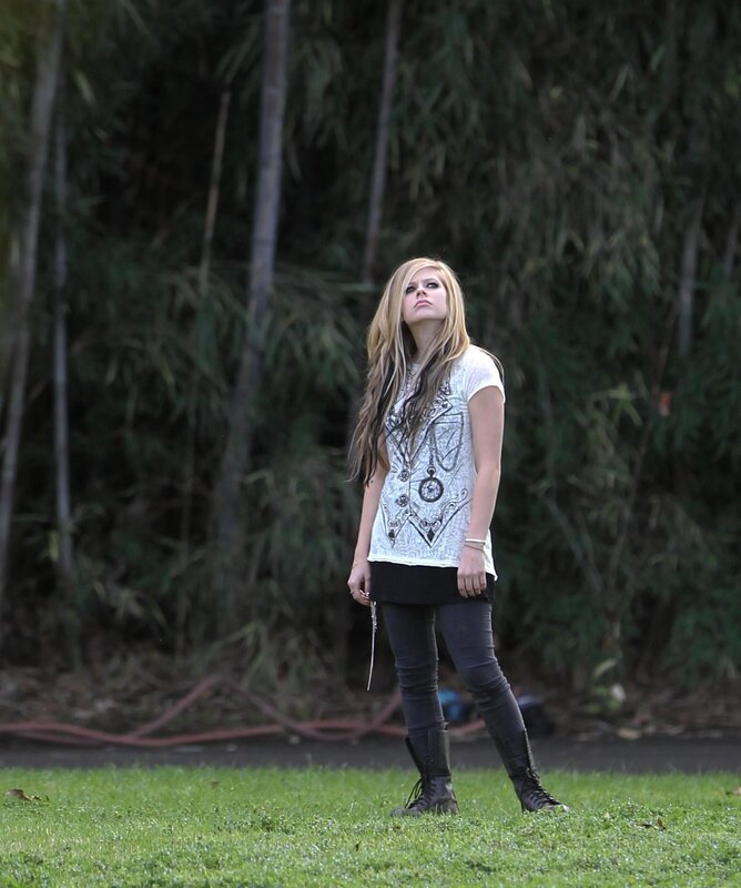 Avril Lavigne in a field