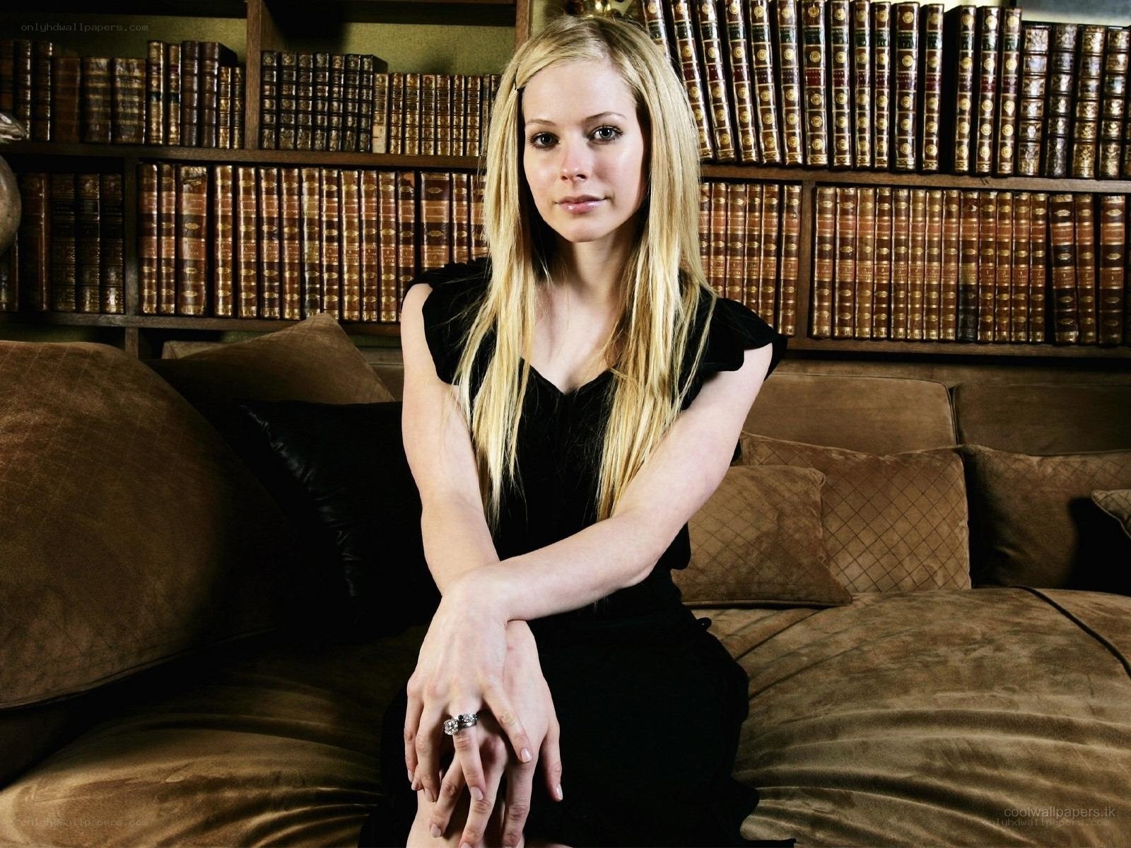 Avril Lavigne in a library