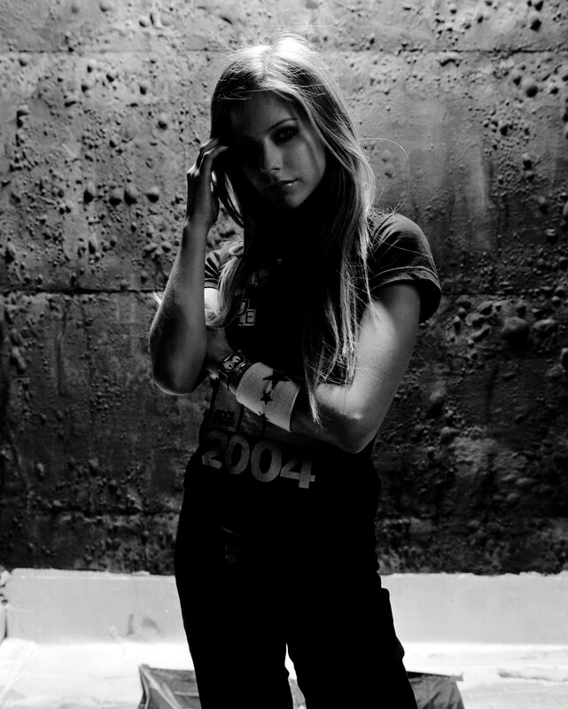 Avril Lavigne in black and white