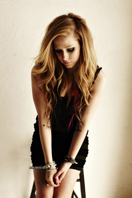 Avril Lavigne in black dress