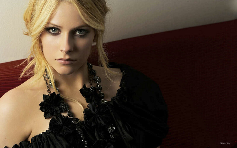 Avril Lavigne in black dress