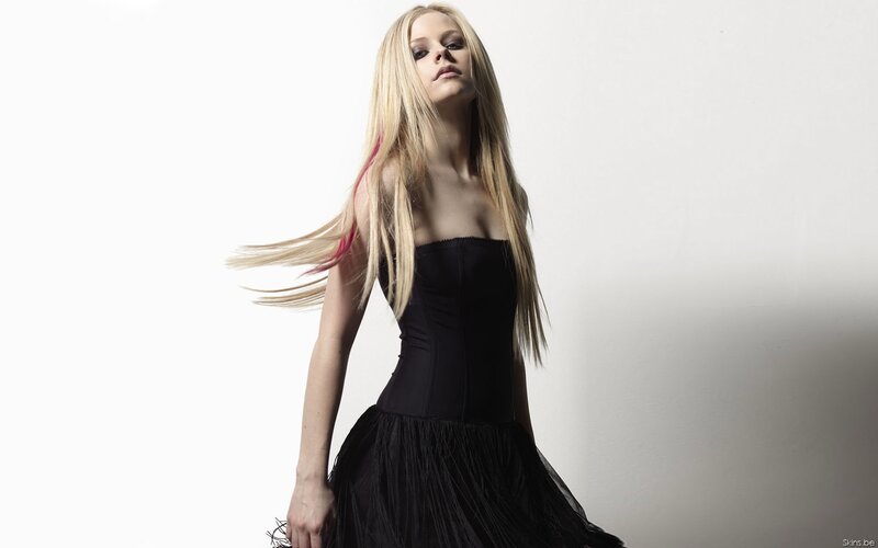 Avril Lavigne in black dress