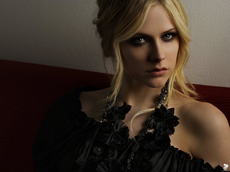Avril Lavigne in black dress