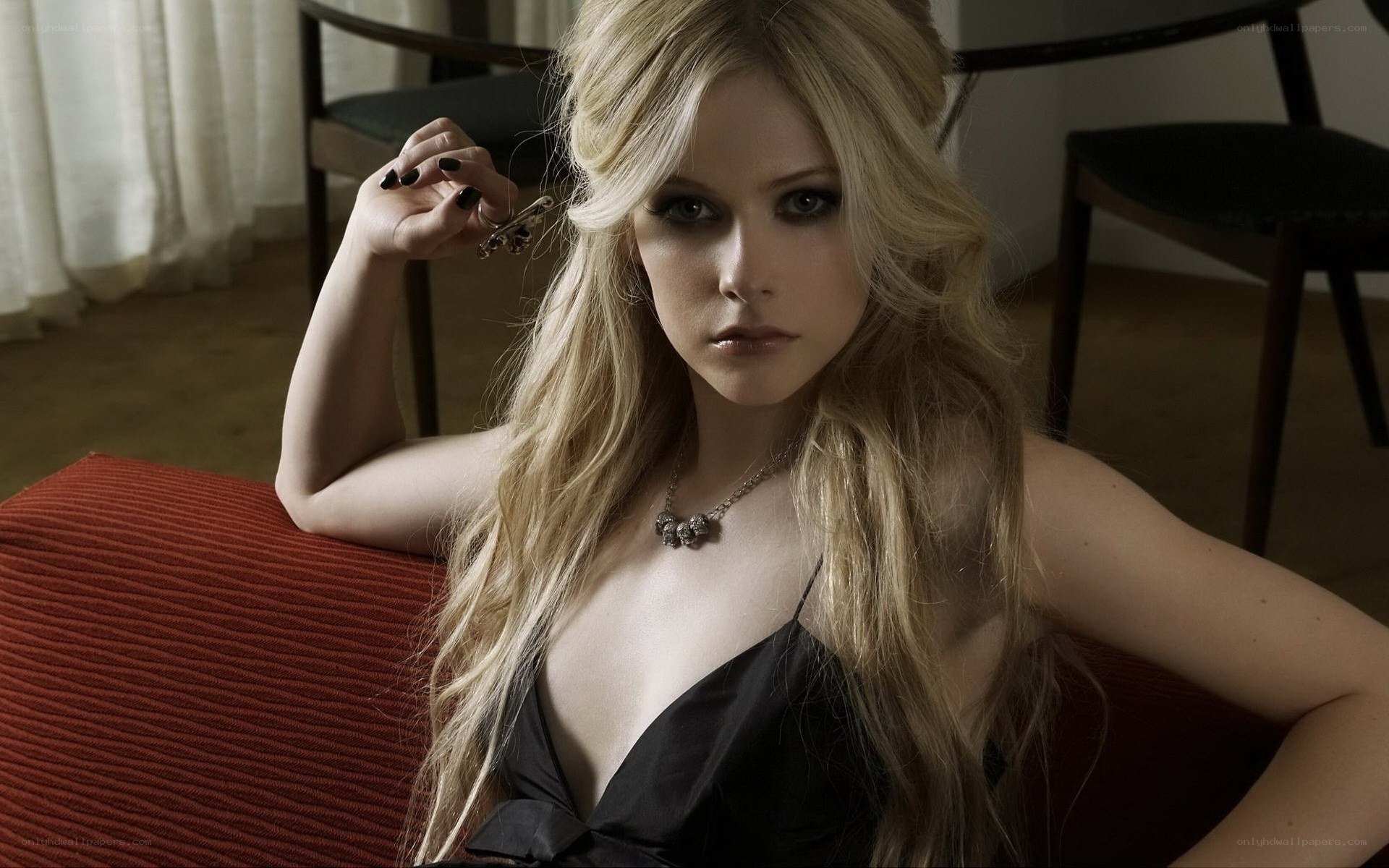 Avril Lavigne in black dress