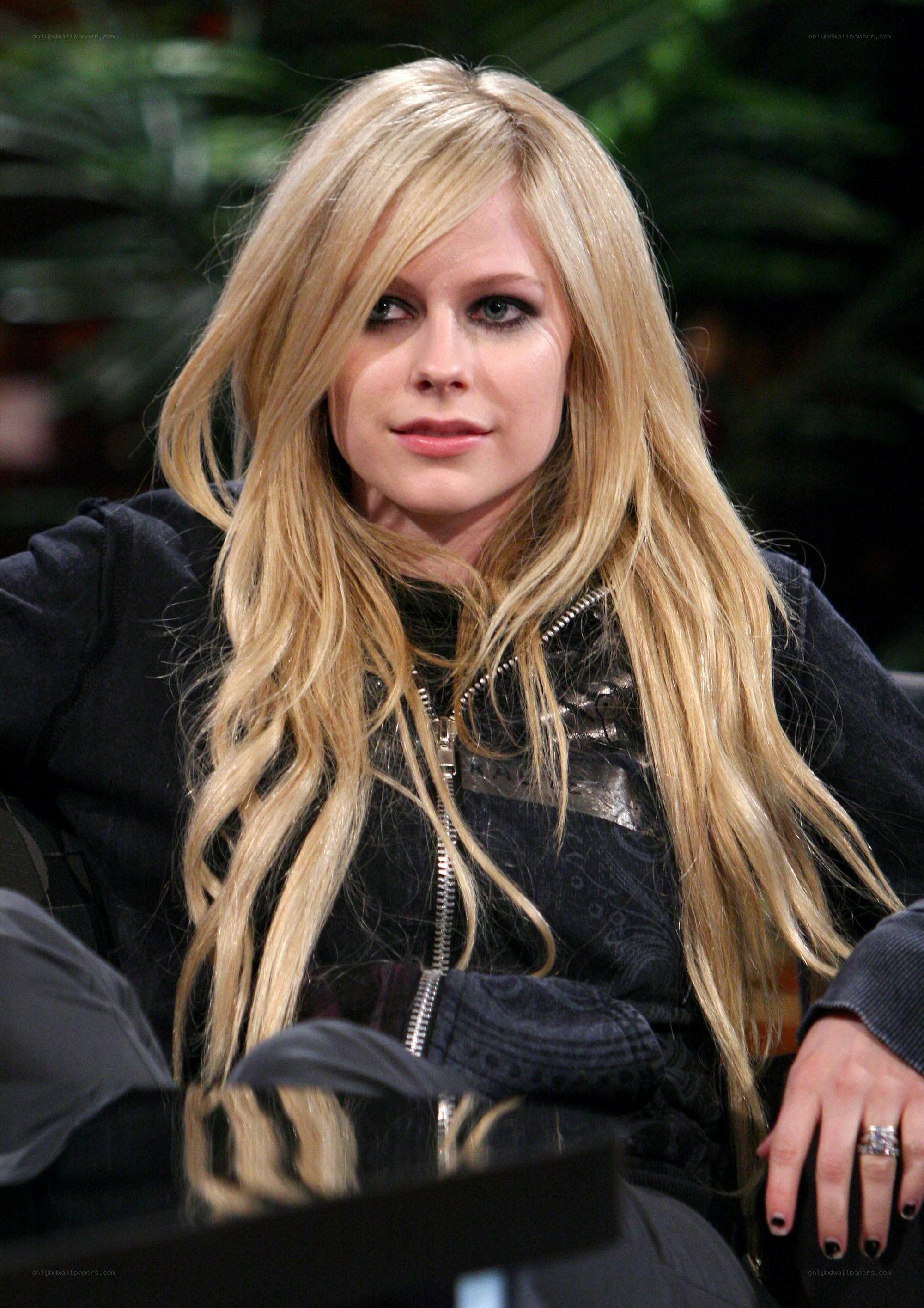 Avril Lavigne in black jacket