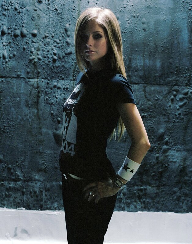 Avril Lavigne in black t-shirt