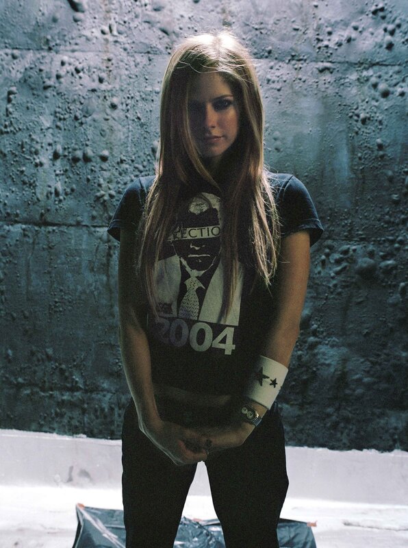Avril Lavigne in black t-shirt