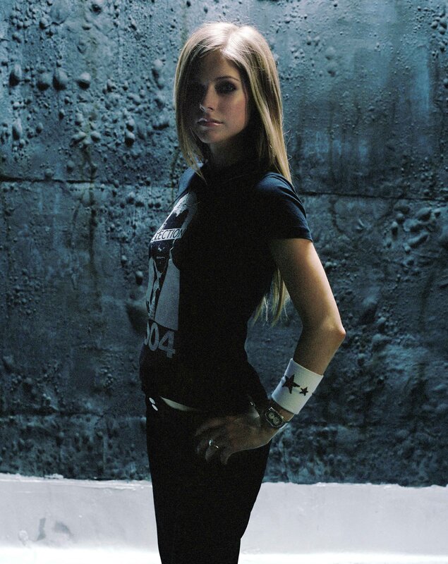 Avril Lavigne in black t-shirt