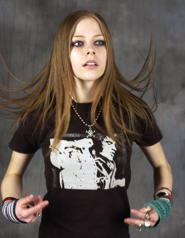 Avril Lavigne in black t-shirt