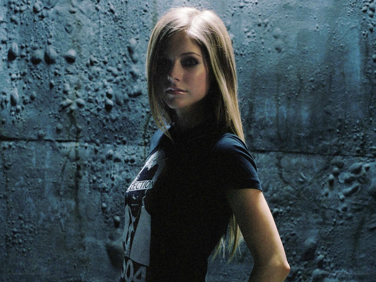 Avril Lavigne in dark setting
