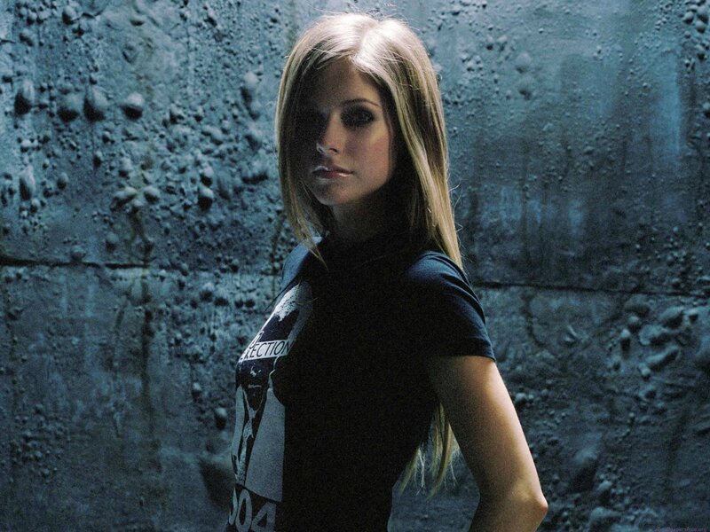 Avril Lavigne in dark setting