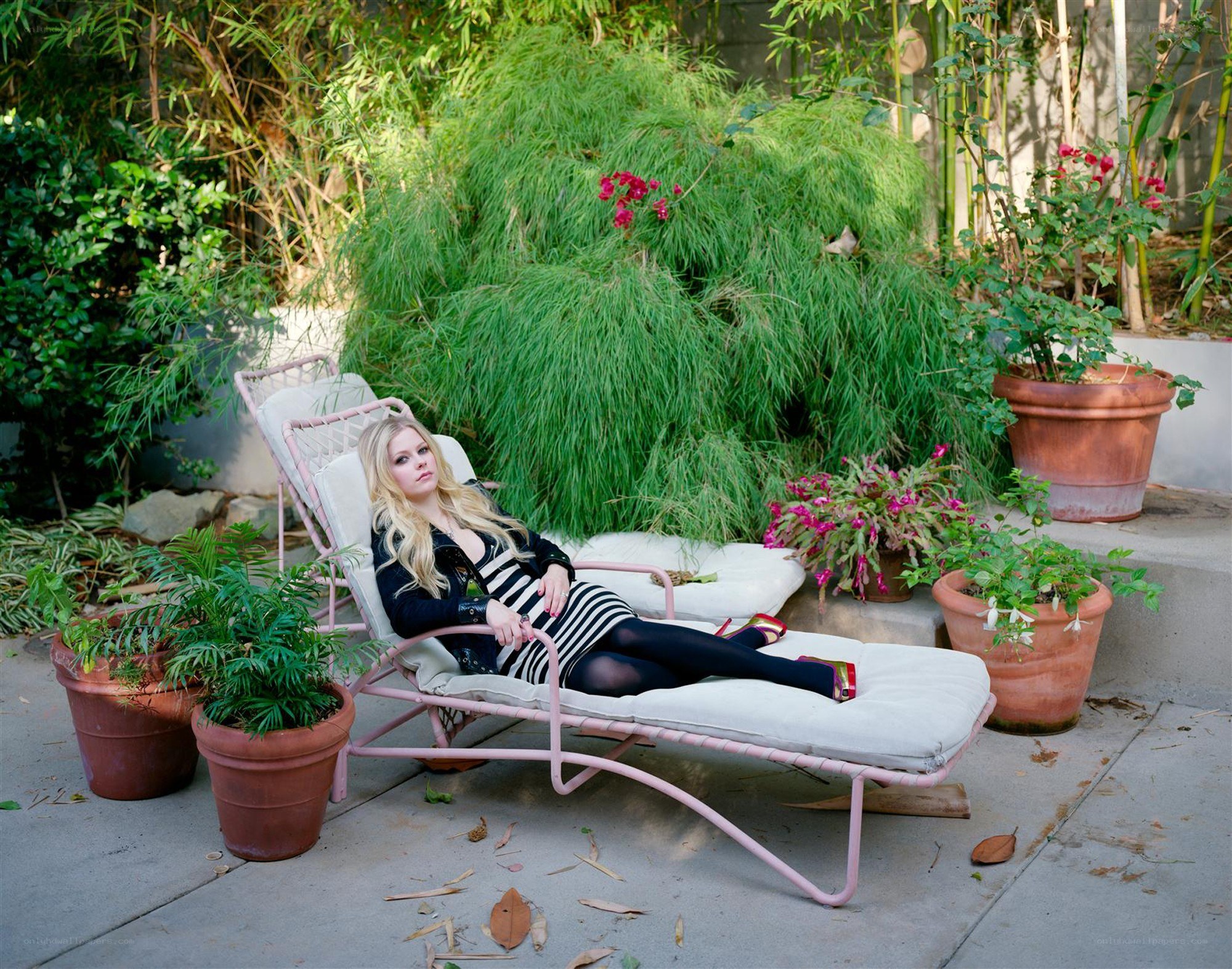 Avril Lavigne in garden