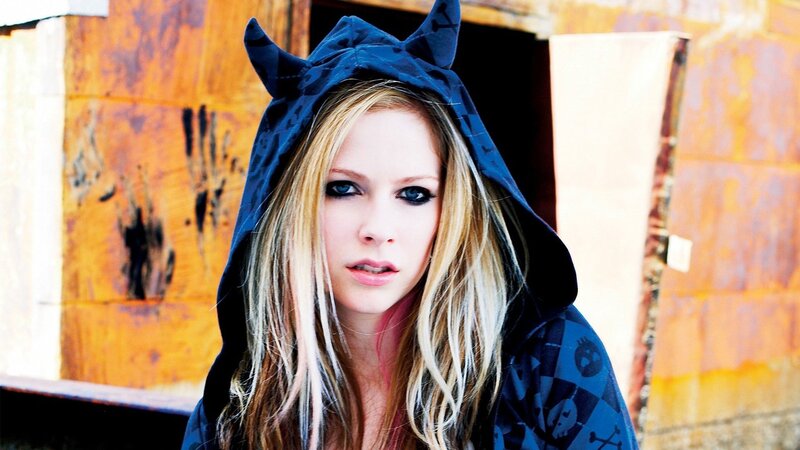 Avril Lavigne in hooded jacket