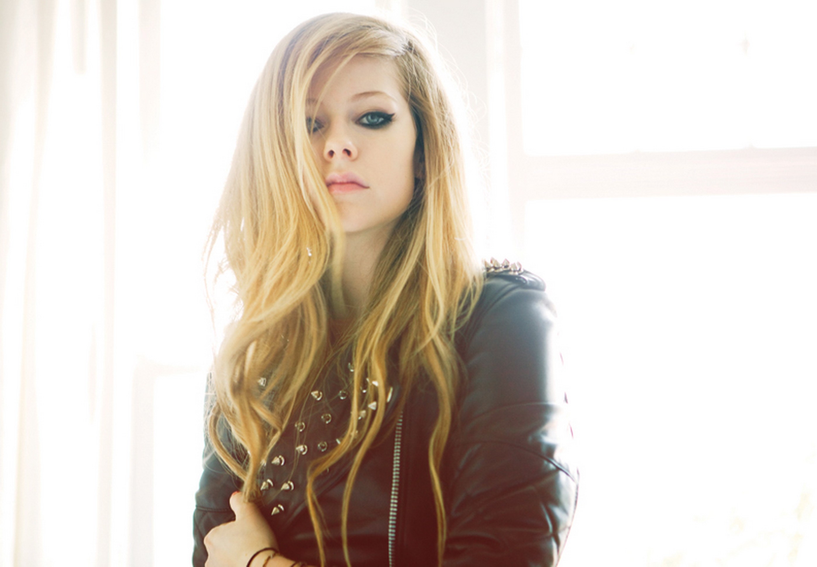 Avril Lavigne in leather jacket