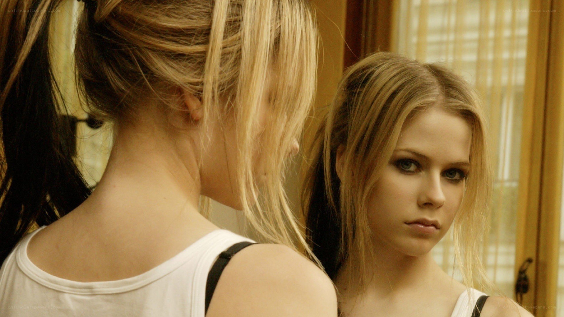 Avril Lavigne in mirror