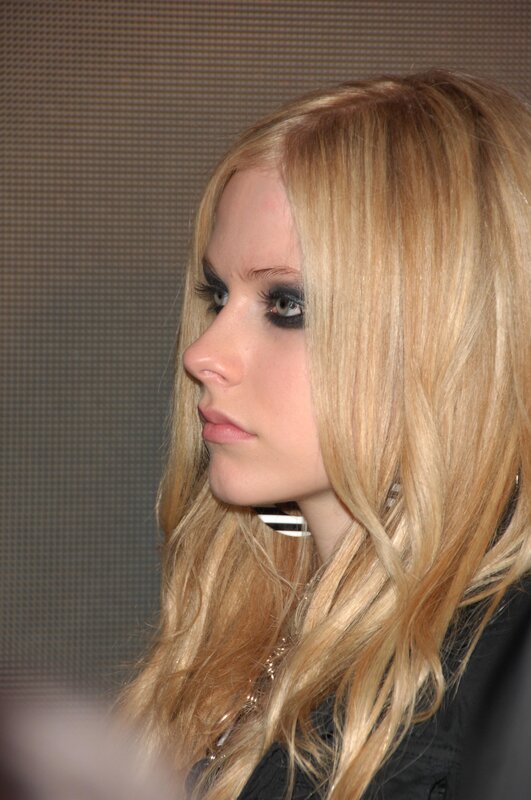 Avril Lavigne in profile