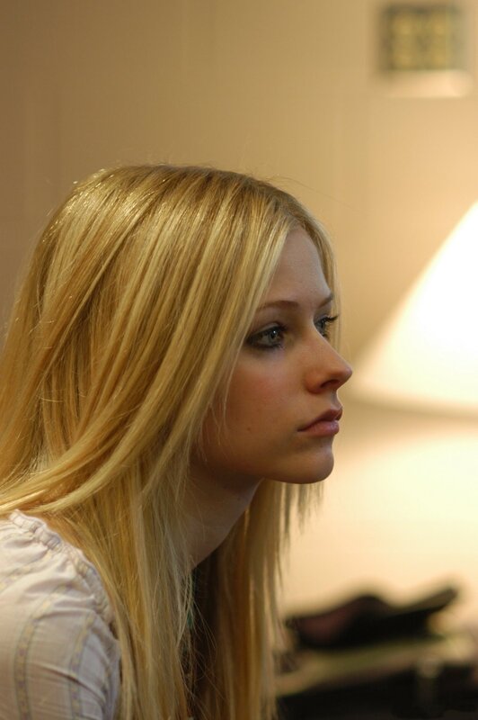 Avril Lavigne in profile