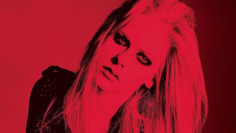 Avril Lavigne in red