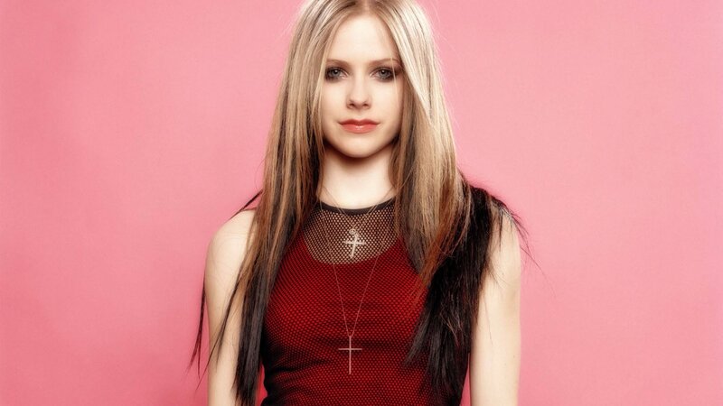 Avril Lavigne in red top