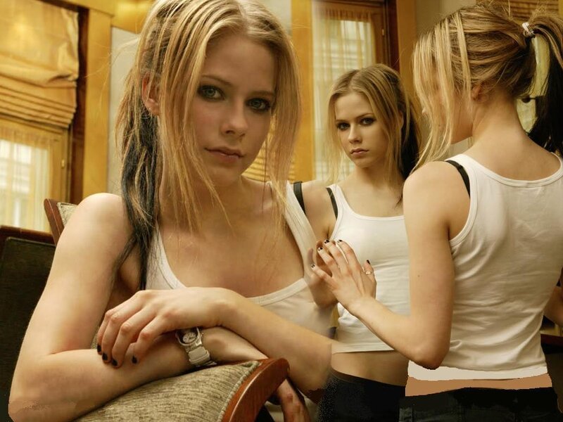 Avril Lavigne in White Tank Top — Dramatic