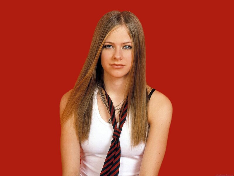 Avril Lavigne in white top