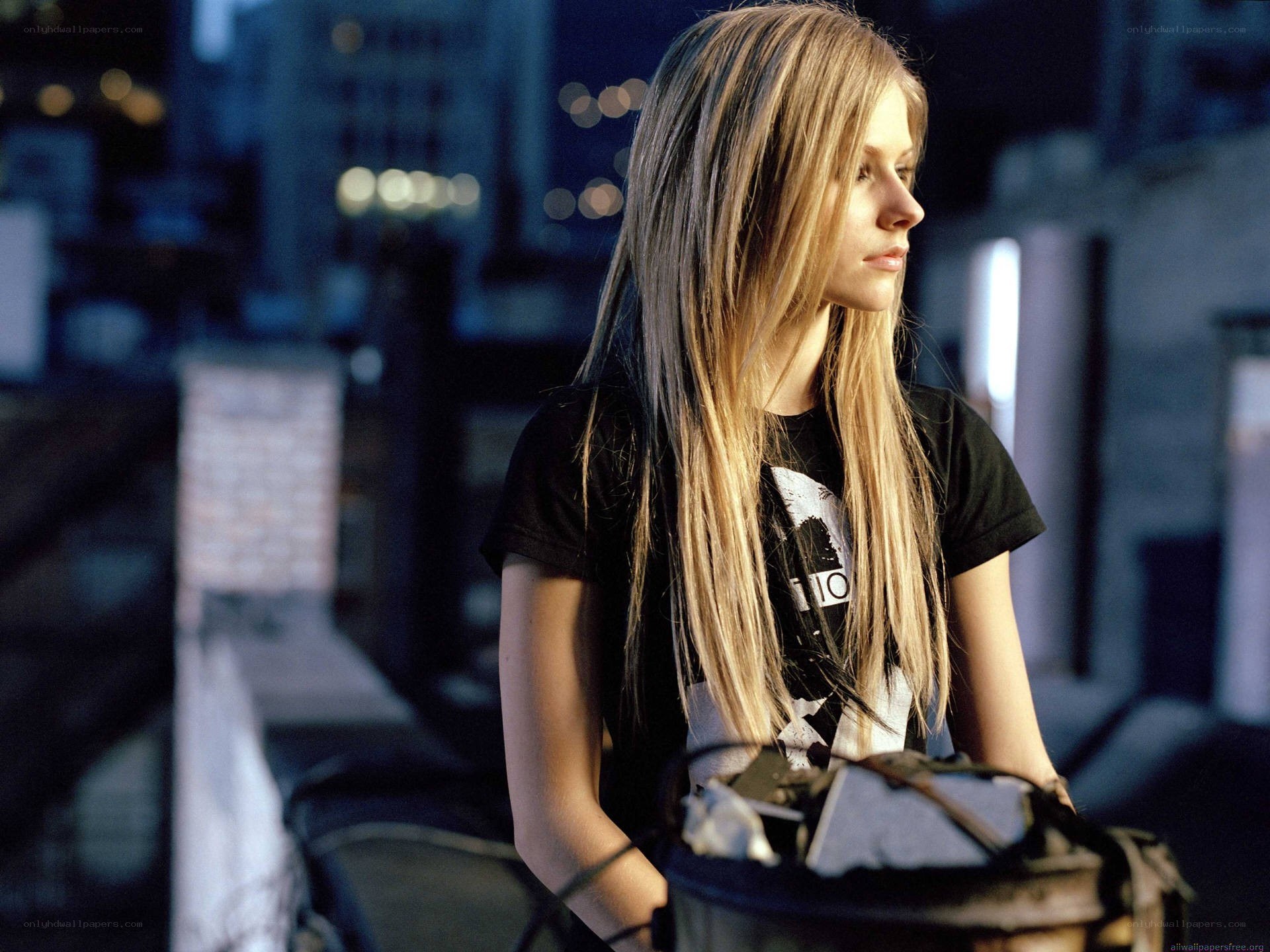 Avril Lavigne on a rooftop