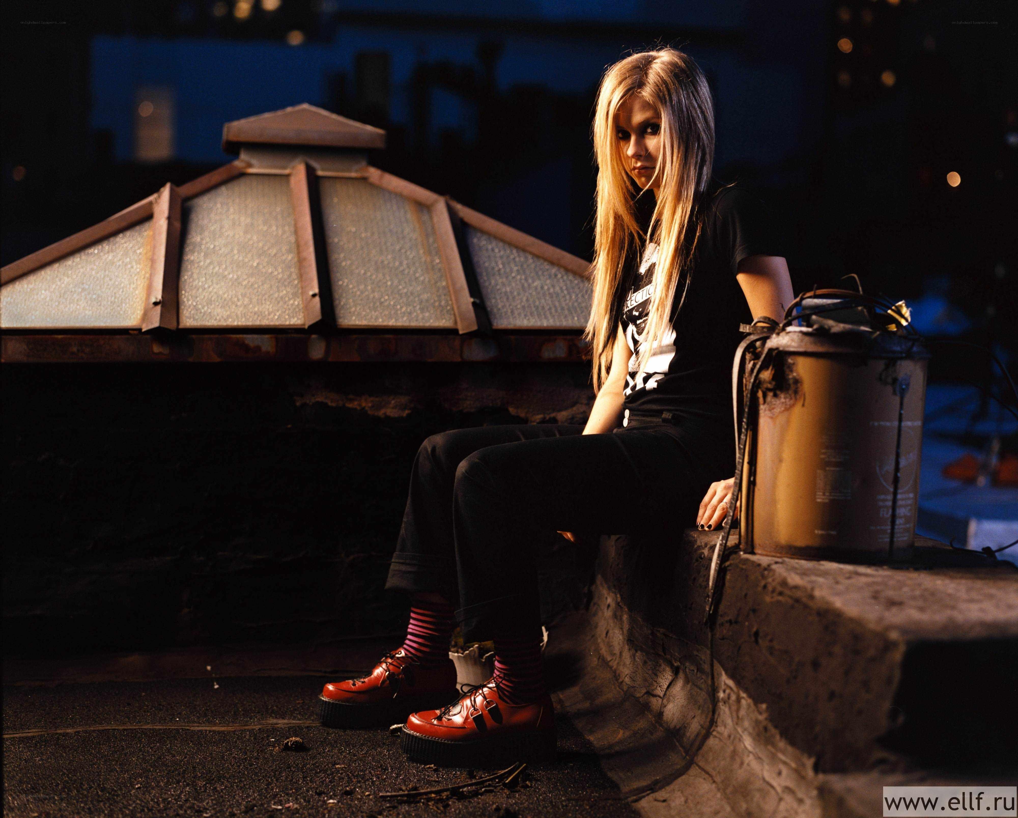 Avril Lavigne on a rooftop